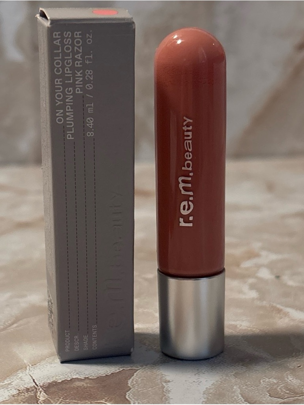 r.e.m. beauty On Your Collar Plumping Lip Gloss - Pink Razor (Warm Pink)
